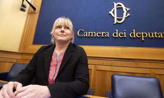 Sara Cunial, la deputata è stata fermata sulla Via del Mare: “E’ per lavoro”. Sanzionata