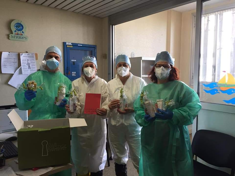 Creme per le mani e il viso a medici e infermieri in prima linea nei reparti Covid-19 del Mater Salutis