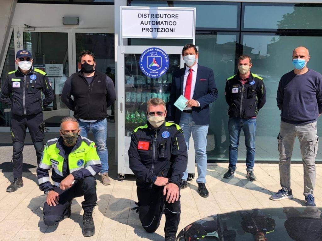 Attivato il distributore automatico di mascherine, guanti e gel igienizzante a Bussolengo