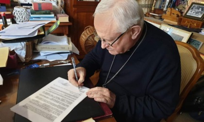 Ballottaggio Verona, la lettera del vescovo Zenti: "Non votate chi sostiene ideologie gender"