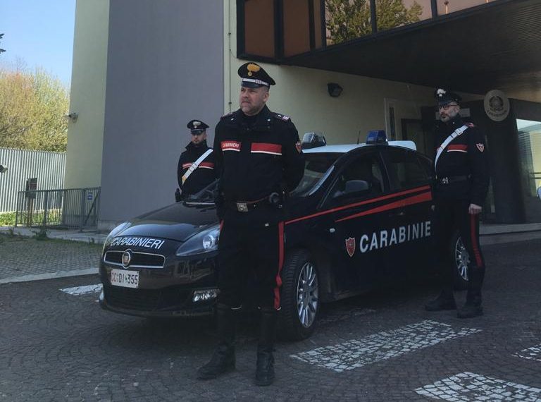Fratelli complici nello spaccio, trovati in casa 4mila euro e 380 grammi di hashish