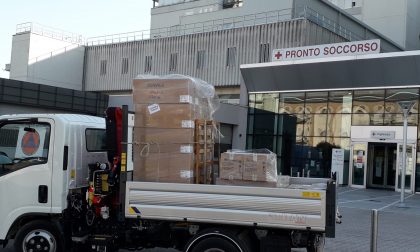 Un migliaio di bottigliette di acqua e bibite e 160 colombe, le donazioni proseguono