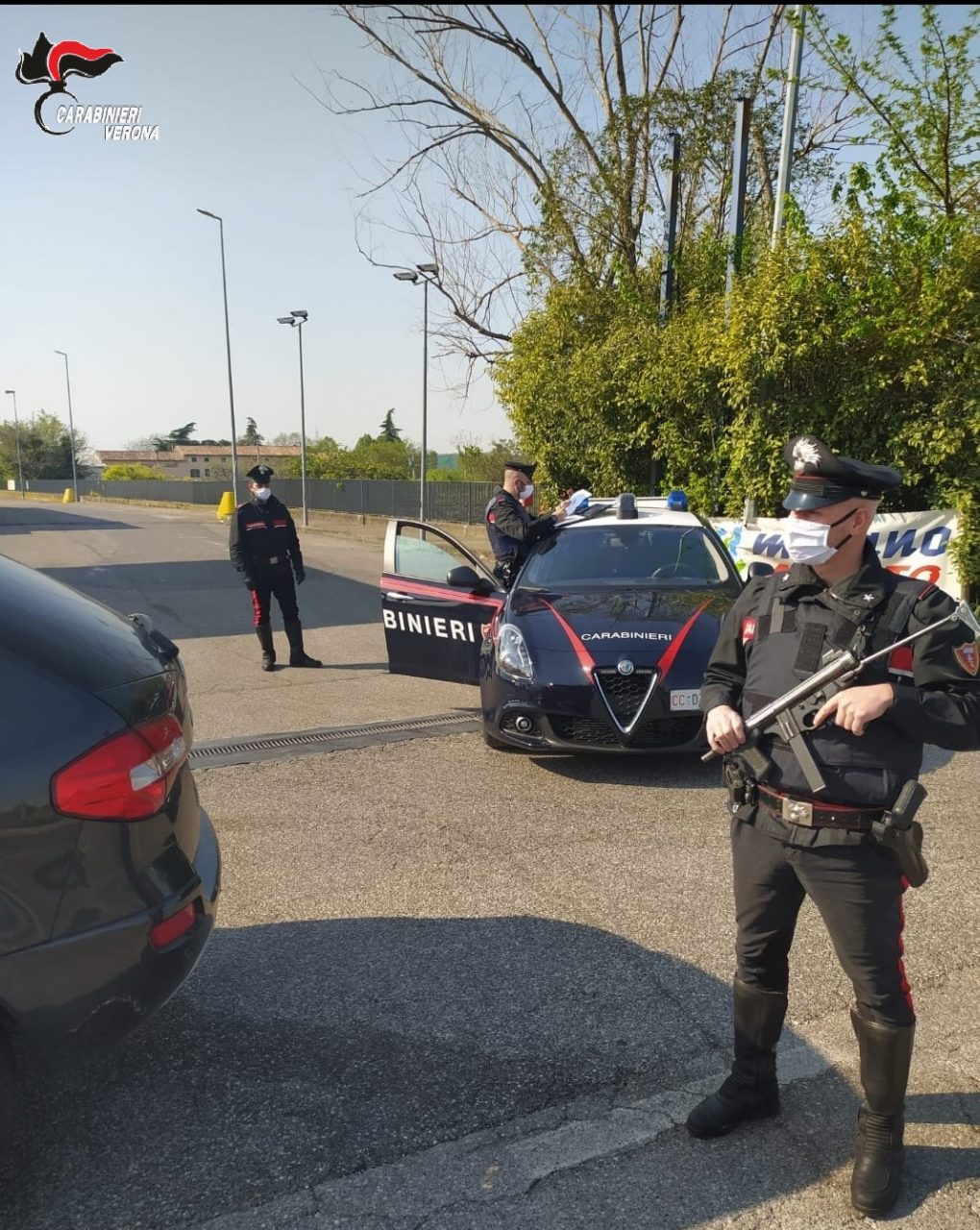 Autocertificazione: “Festa da amici”, lo perquisiscono e trovano della droga nei boxer