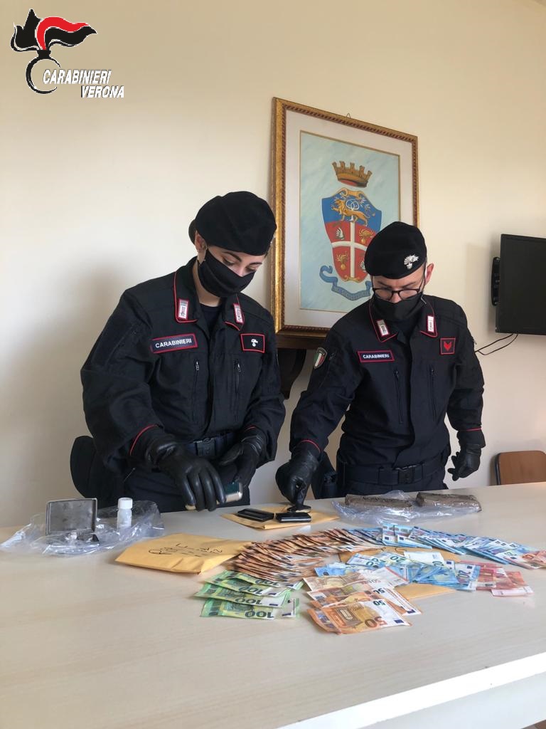 Coppia di fidanzati arrestati, avevano 4mila euro in contanti e un chilo di eroina