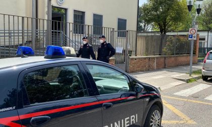 Lite tra vicini, intervengono i Carabinieri che vengono aggrediti da padre e figlio 16enne