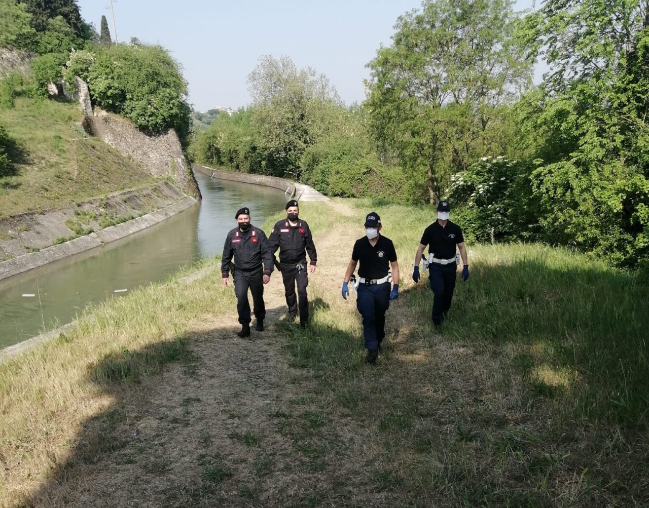 Si tuffa nell’Adige per sottrarsi alla visita psichiatrica e fa perdere le proprie tracce