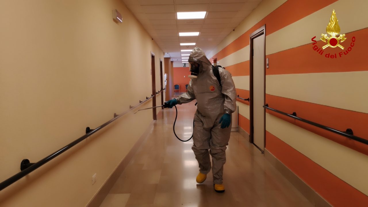 Sanificazione delle aree del centro per anziani “Casa Serena” di Verona FOTO E VIDEO