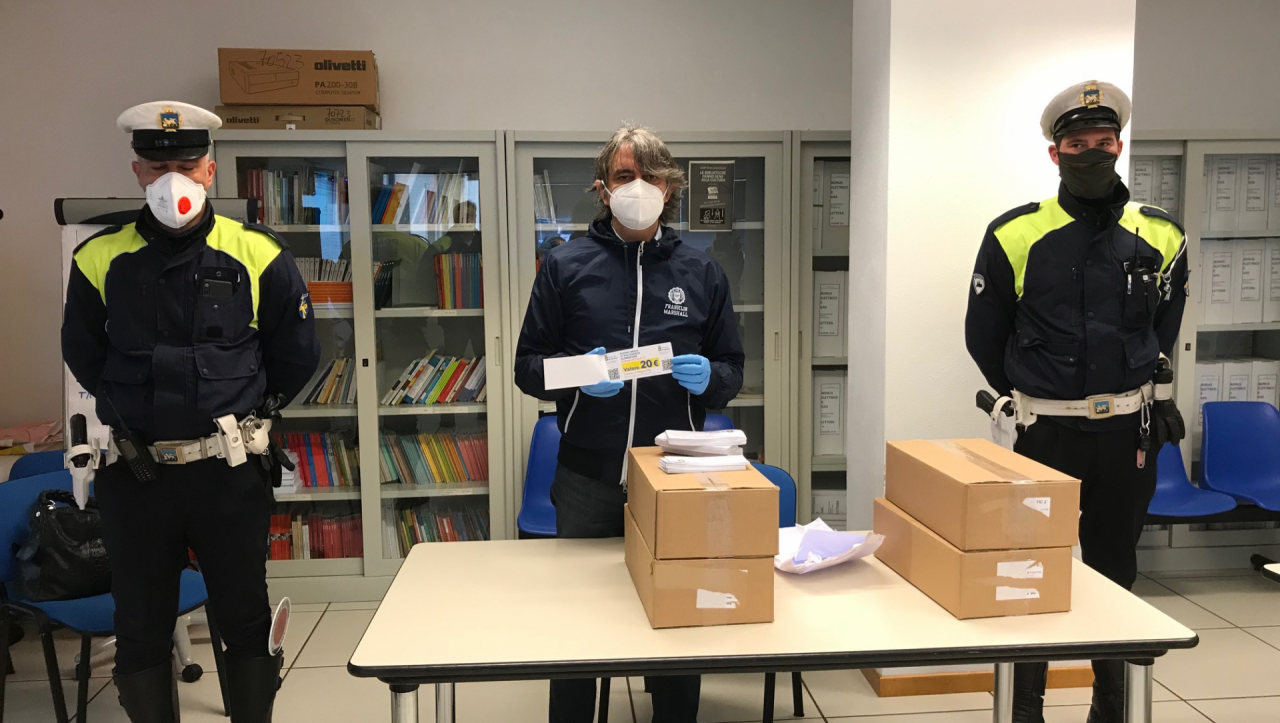 Ritirati i primi 10.400 buoni spesa, accettate per ora 50 richieste a Verona
