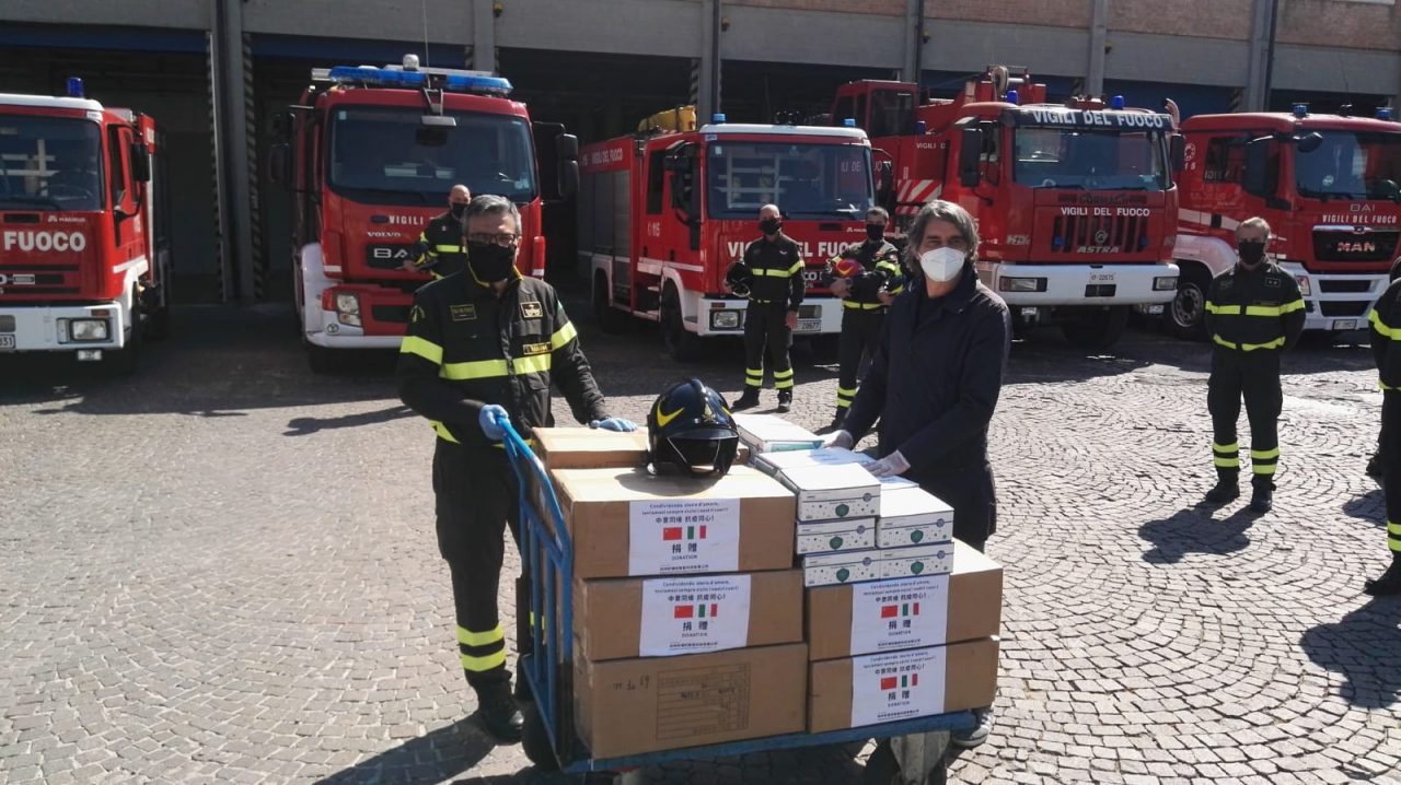 Sboarina ha consegnato 200 tute e mille mascherine ai Vigili del fuoco