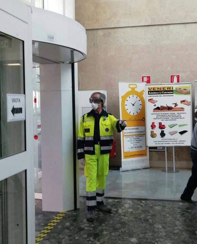 Protezione Civile presta assistenza agli ingressi di ospedali e distretti sanitari