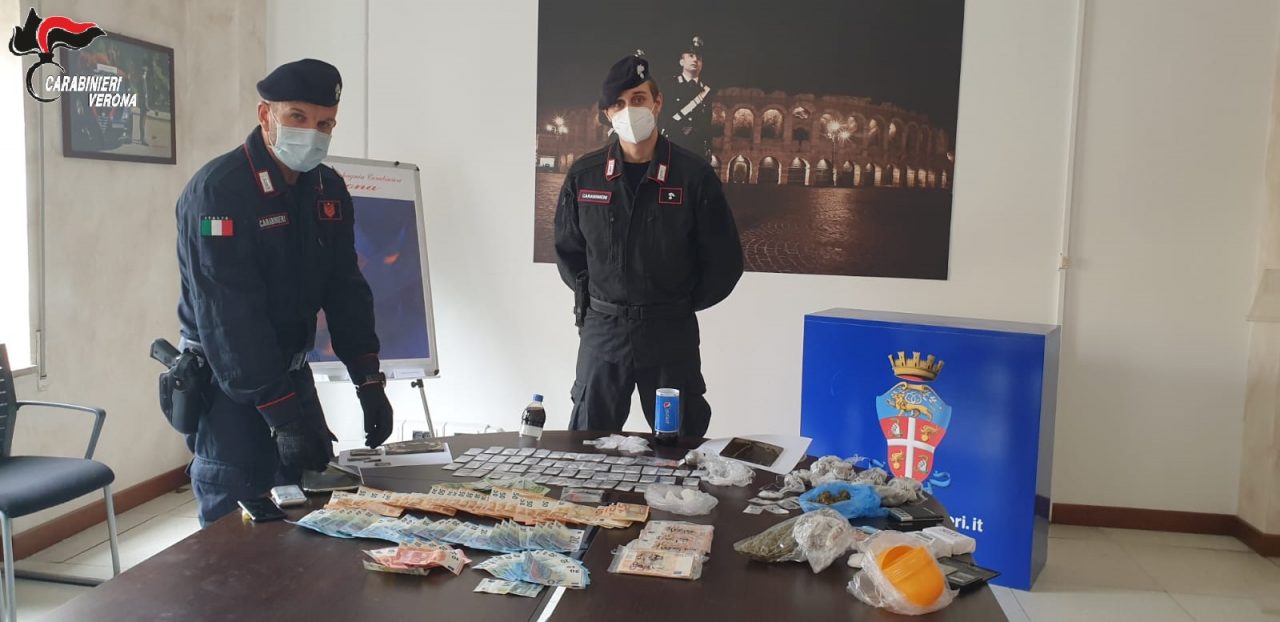Bottiglia modificata per farla sembrare piena, all’interno c’era nascosta la droga