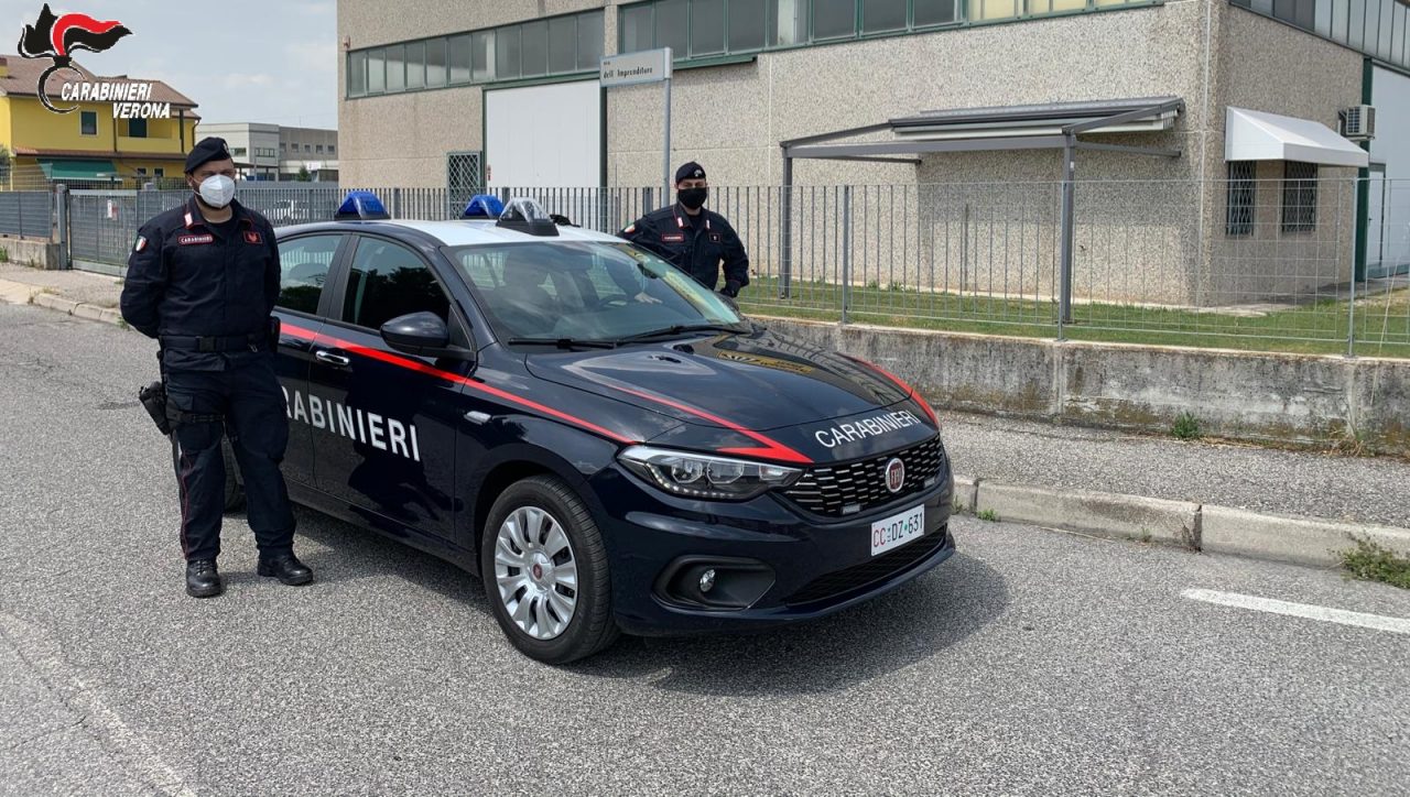 Ubriaco e sotto l’effetto di sostanze stupefacenti minaccia di fare del male all’ex, arrestato