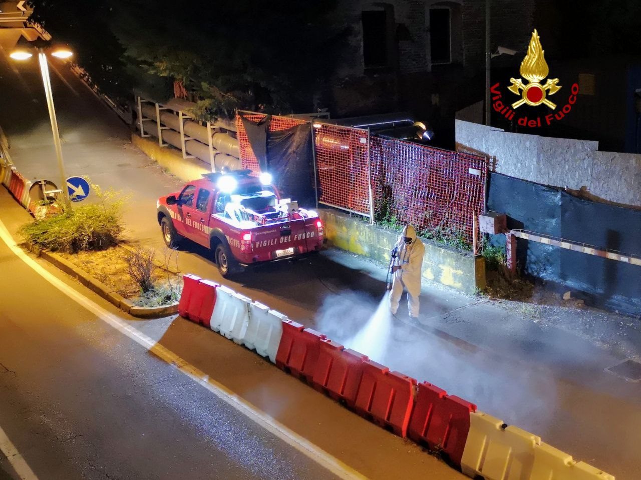 Sanificazione di Piazza Brà ed esterni Ospedale Borgo Roma FOTO E VIDEO