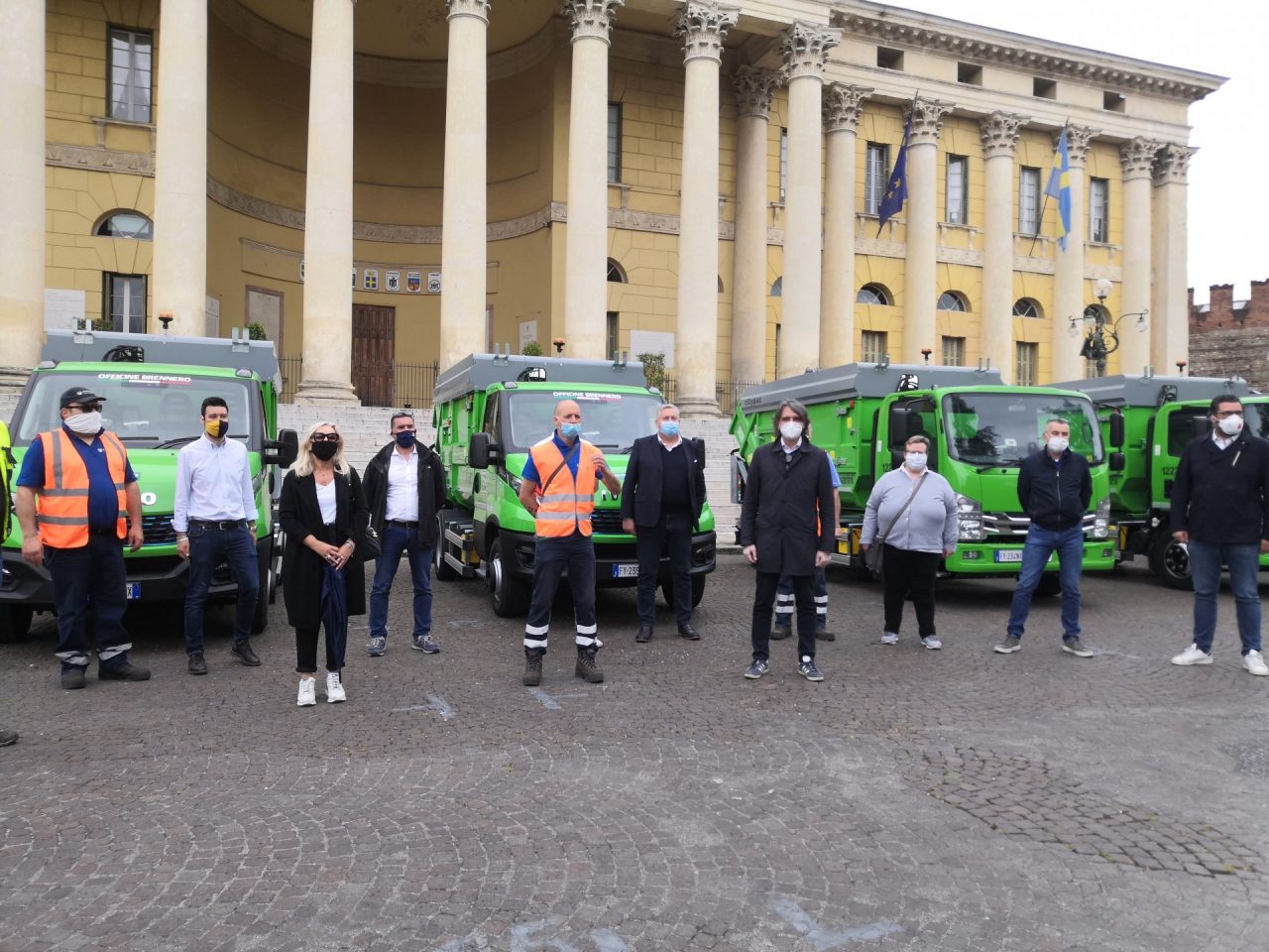 Dieci nuovi mezzi Amia per lo smaltimento di rifiuti, investimento da 1 milione di euro