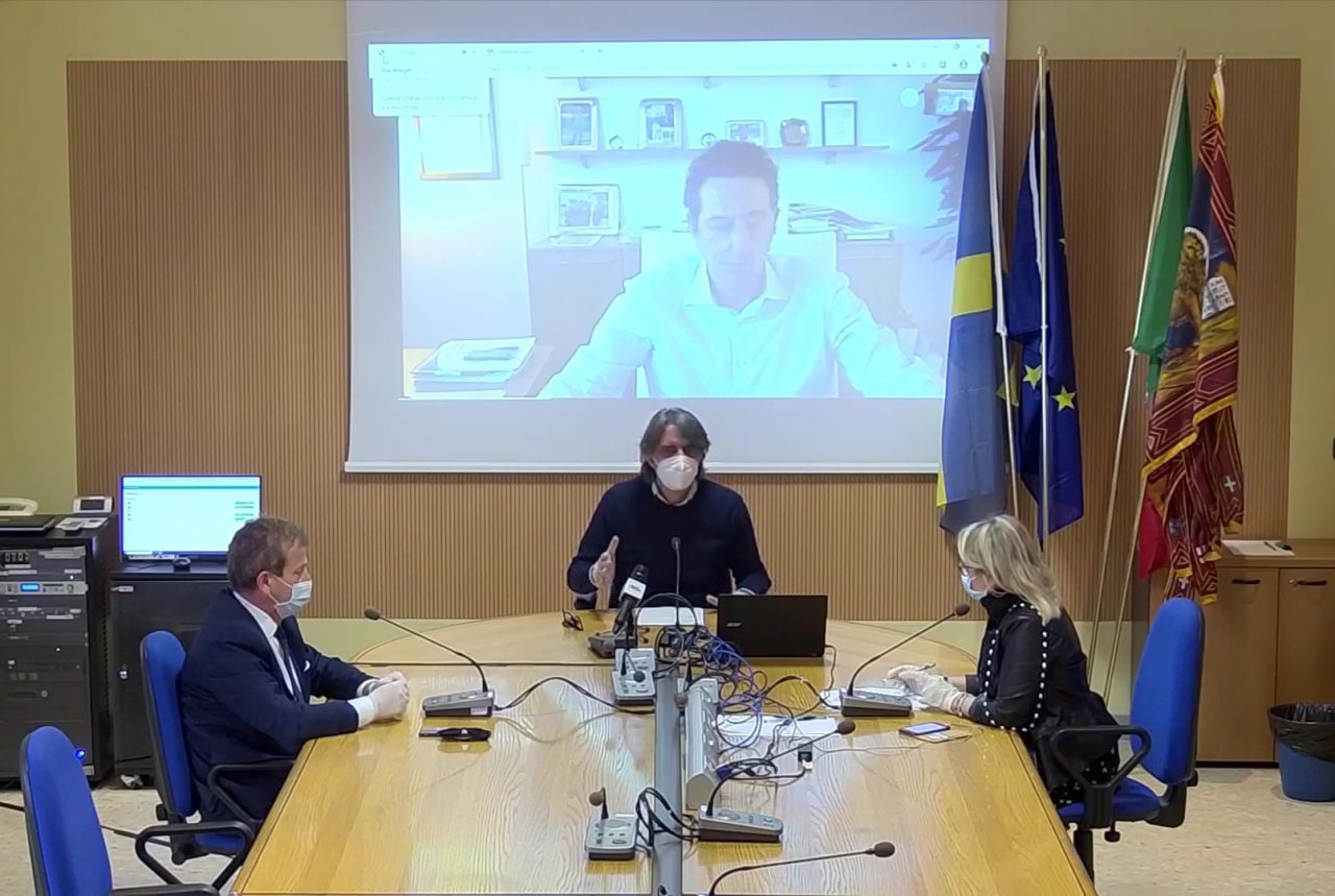 Plateatici e spazi all’aperto per i negozi, Sboarina: “Siamo pronti per aprire in sicurezza”