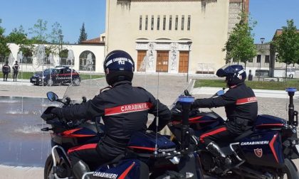 Finge di esser stata palpeggiata per incastrare l'uomo a cui lei aveva rubato il telefono