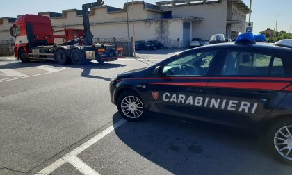 Conducente abbagliato dal sole non vede il pedone nel parcheggio e lo investe