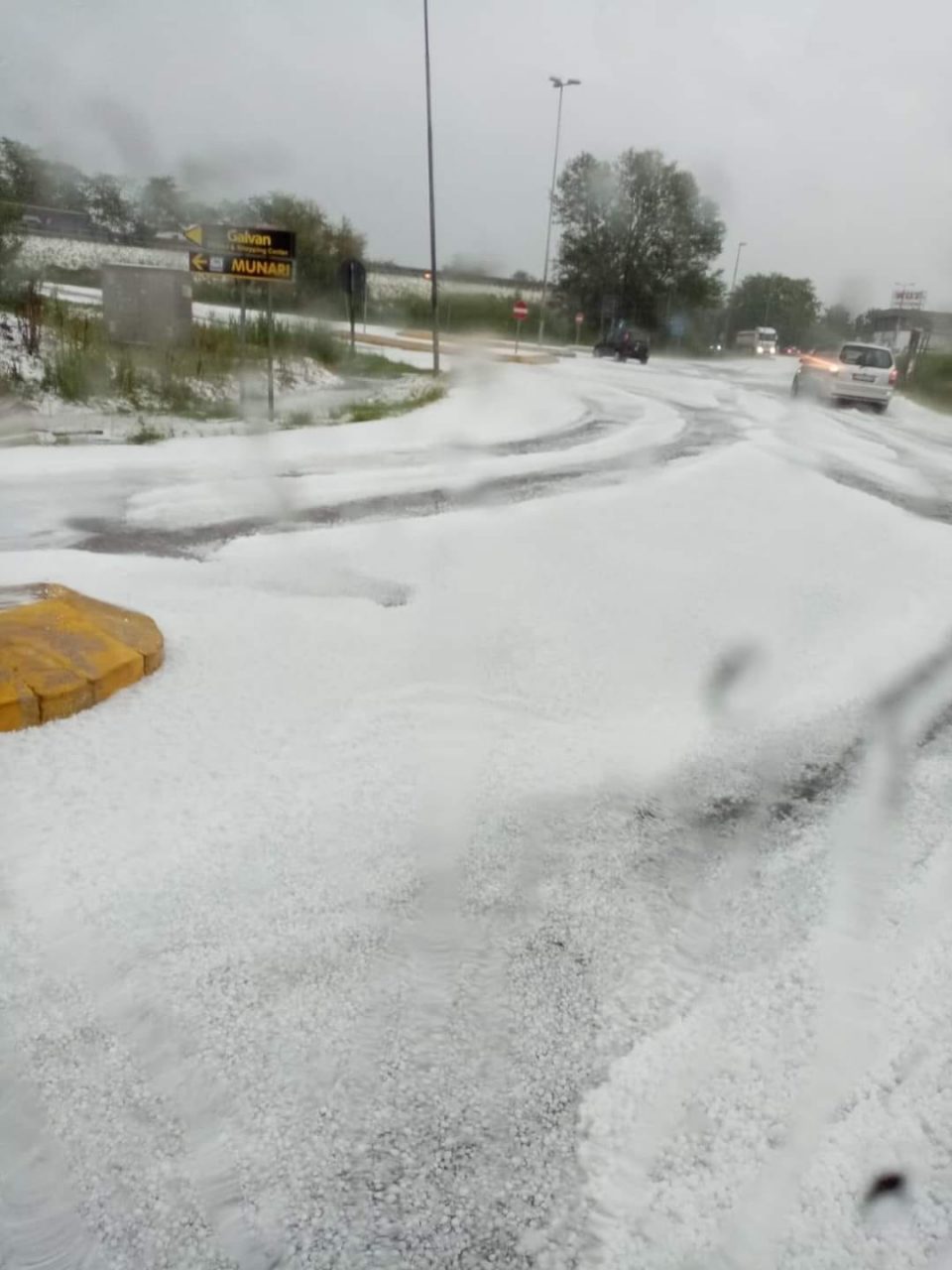 “Neve” di giugno? No, è un’incredibile grandinata: Ca’ degli Oppi sommersa VIDEO