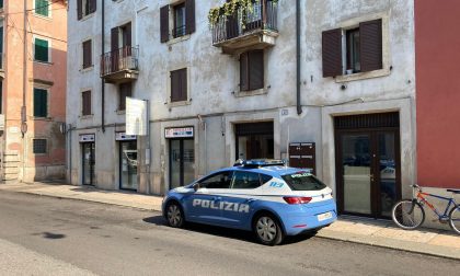 Rubano cellulare e borsello a dei giovani per strada, arrestati due 20enni