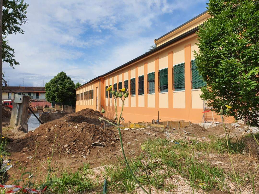 Scuola primaria Vallese: realizzazione dello scivolo esterno durante l’estate