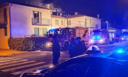 Incendio nella notte nell'abitazione di Lobia, famiglia si salva uscendo dal balcone