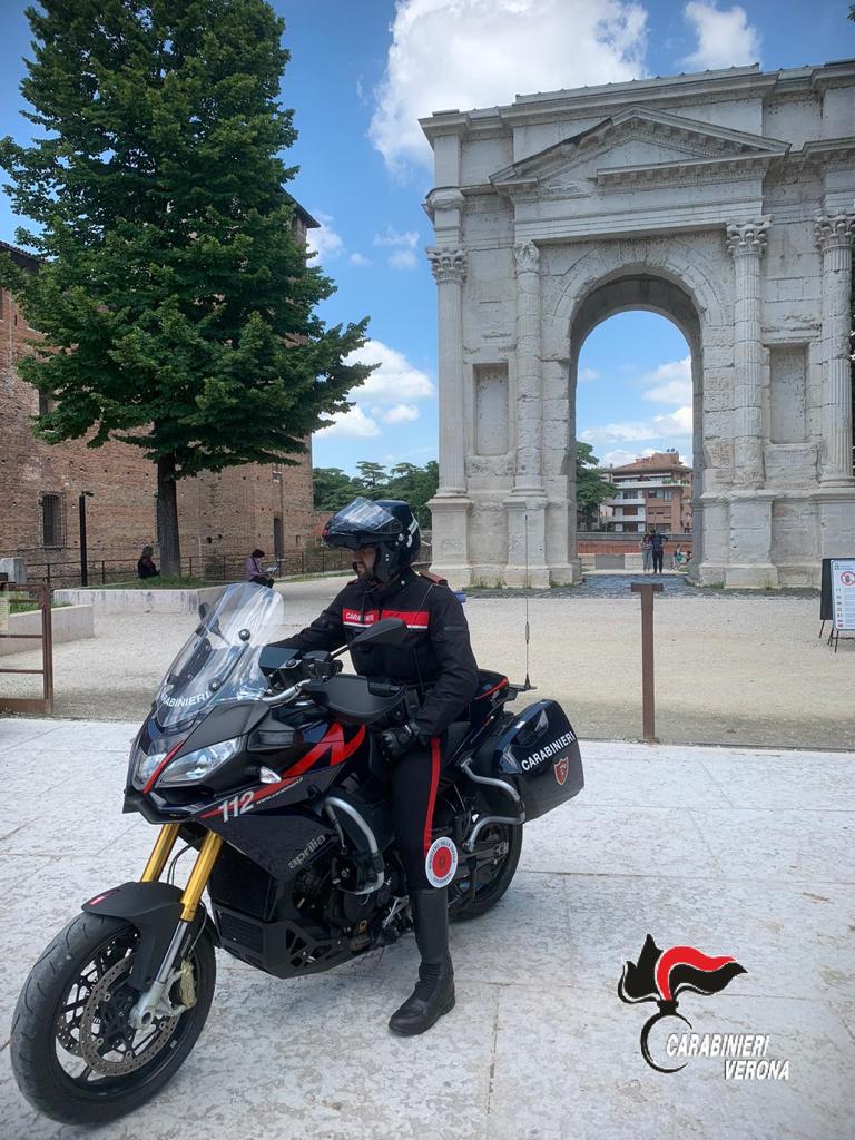 Dal pacchetto di sigarette usciva l’eroina per i tossici: arrestato spacciatore a Verona