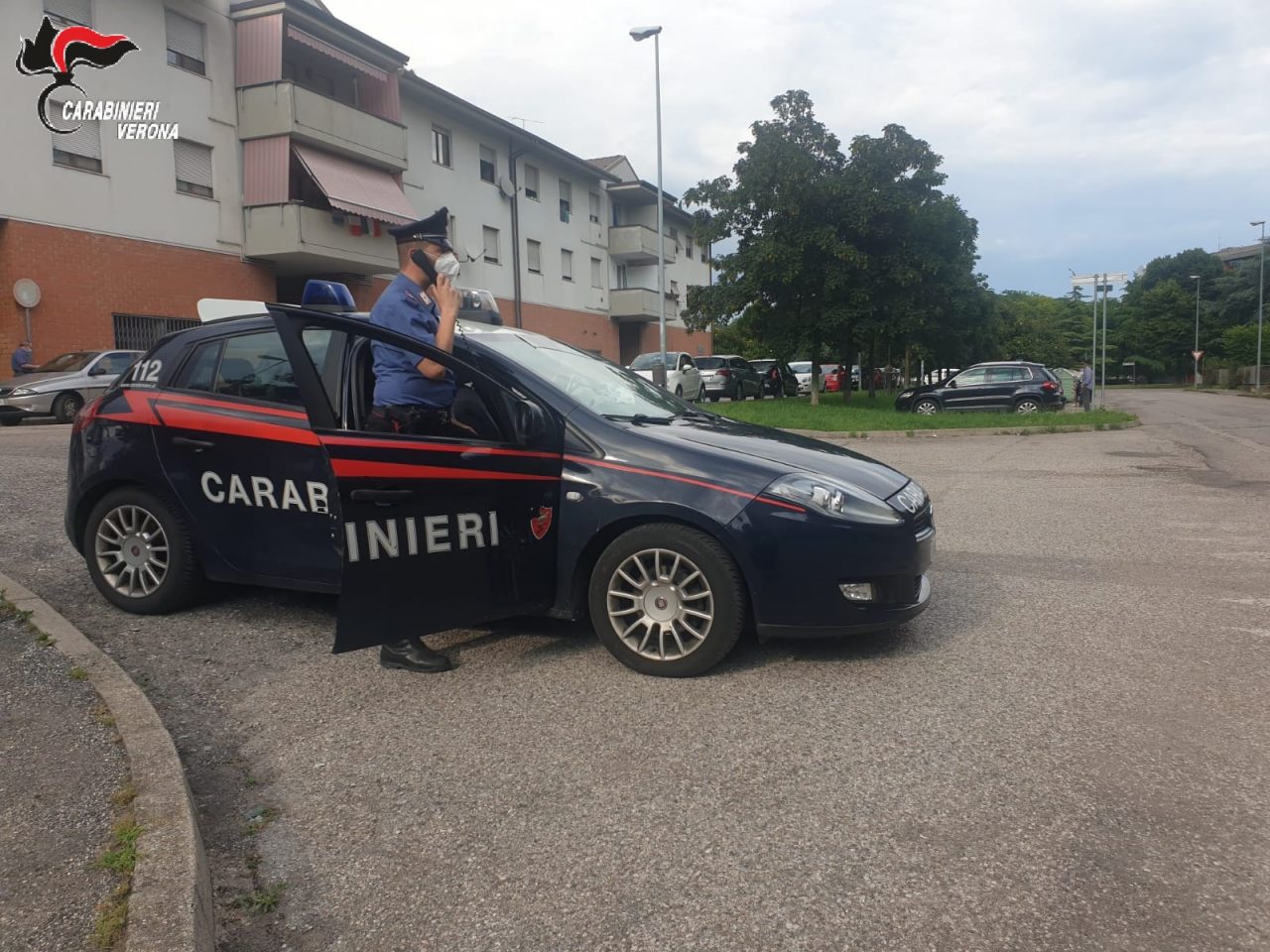 Pusher in sella allo Scarabeo spaccia tra i bidoni dell’immondizia