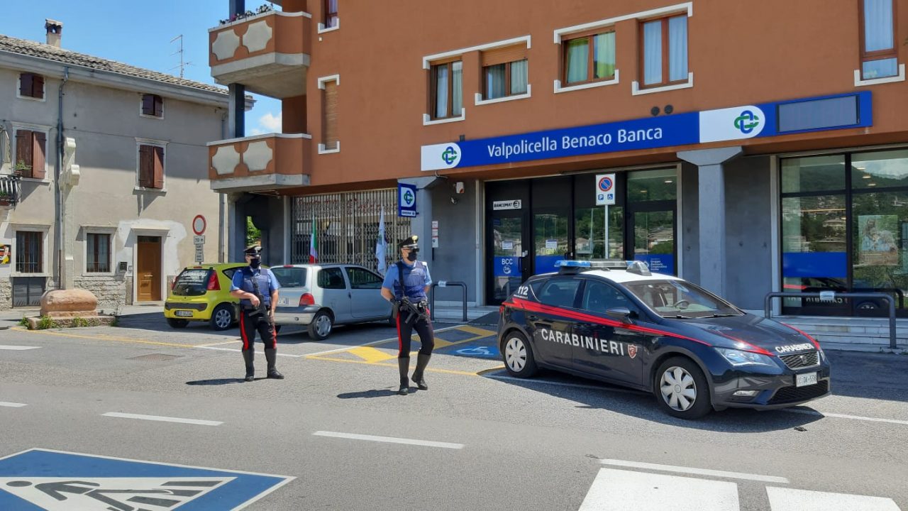 Caprino Veronese: tentano la rapina in banca, fermati in provincia di Brescia dopo un rocambolesco inseguimento