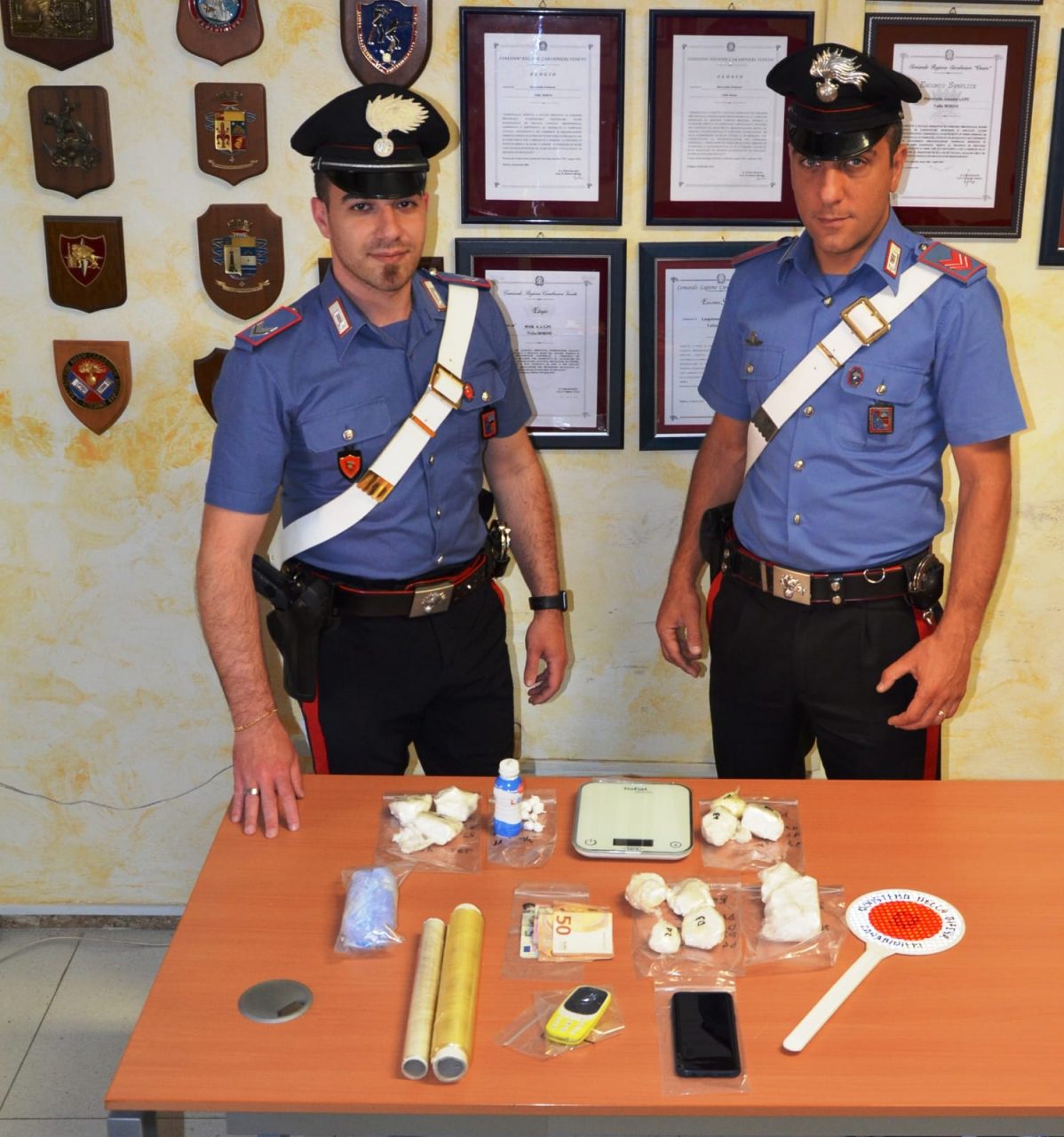 Scoperto 38enne con 800 grammi di cocaina nel garage a Isola della Scala, arrestato