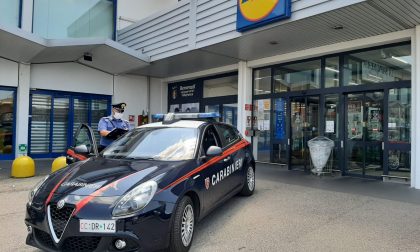 Ruba prodotti per l'igiene al Lidl per un valore di 100 euro, arrestata
