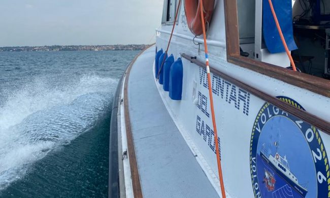 Si tuffa dal pedalò a Desenzano del Garda ma non riemerge, ritrovato il corpo del 22enne