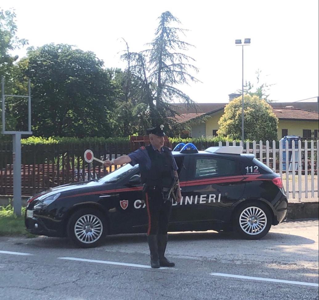 Numerose segnalazioni di un’utilitaria sospetta, fermato 46enne con 200 grammi di cocaina