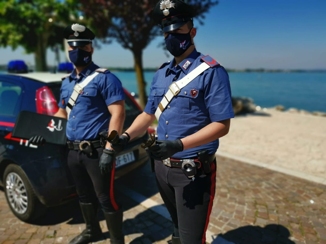 Tentano di rubare la bici al 17enne picchiandolo e minacciandolo, arrestati 6 bulli