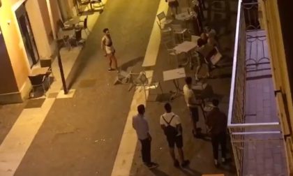 Lite nella notte a Legnago: distrutti tavolini del bar Gabbia e una vetrina VIDEO