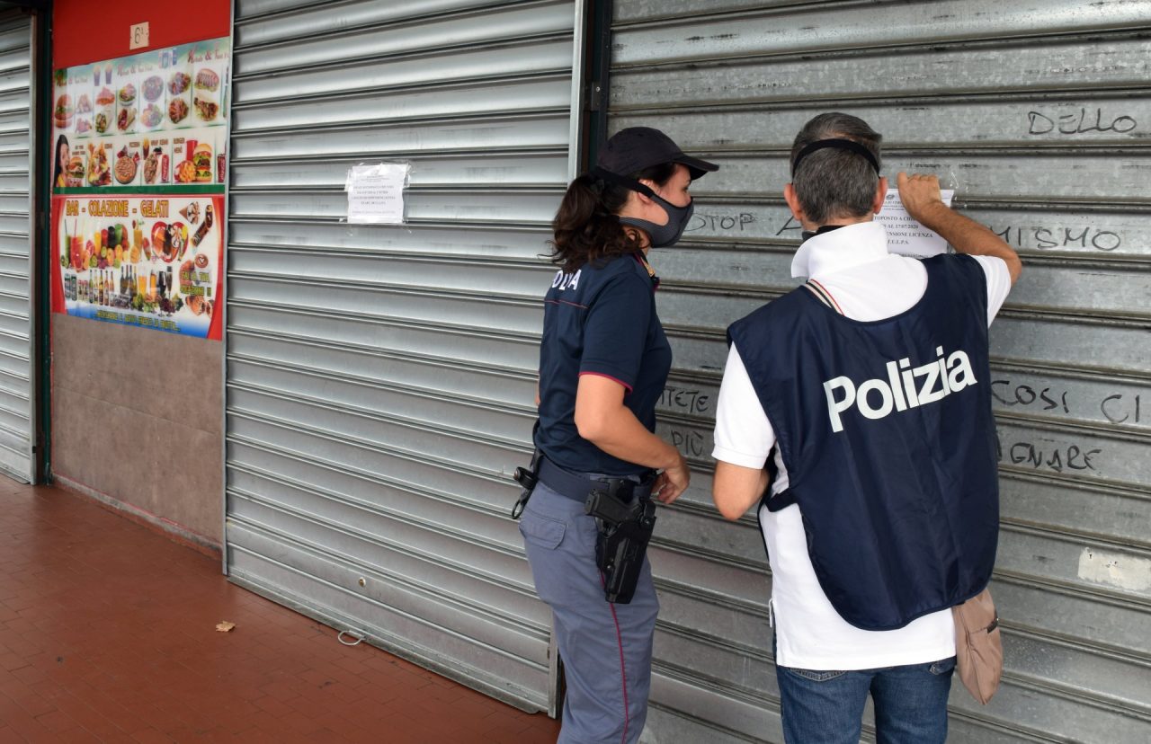 Spacciatori, ubriachi e pregiudicati: il Questore chiude per 15 giorni il bar della Stazione “Pak Grill”