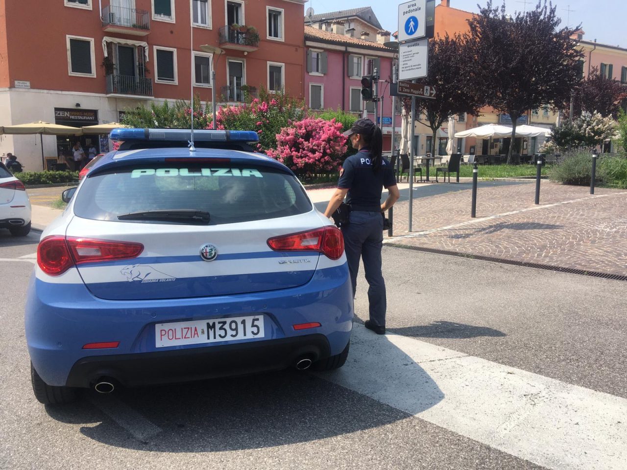 Ruba una borsa e iPhone custoditi all’interno di una macchina, 32enne arrestato