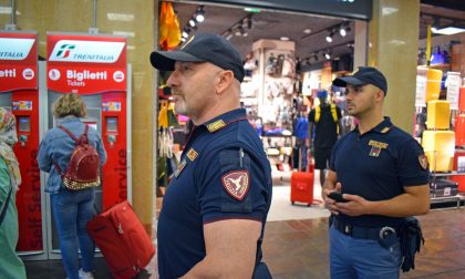 Controlli nelle stazioni ferroviarie: arrestato un 27enne ricercato, condannato per furto e ricettazione