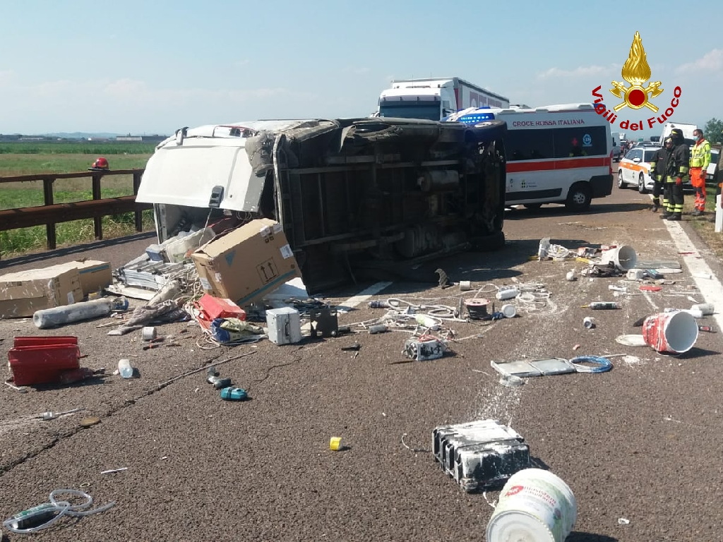 Morto sull’A22 a 37 anni: l’impatto potrebbe esser stato causato da un altro mezzo?