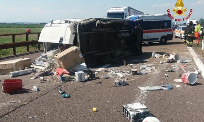 Tragedia sull'A22: perde il controllo del furgone che si ribalta, 37enne deceduto - FOTO