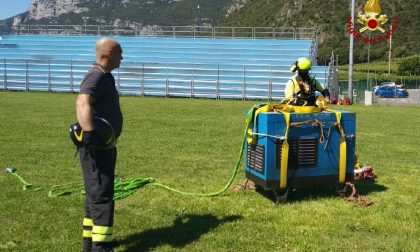 Impianto elettrico fuori uso al rifugio: nuovo gruppo elettrogeno trasportato in quota con l'elicottero - VIDEO