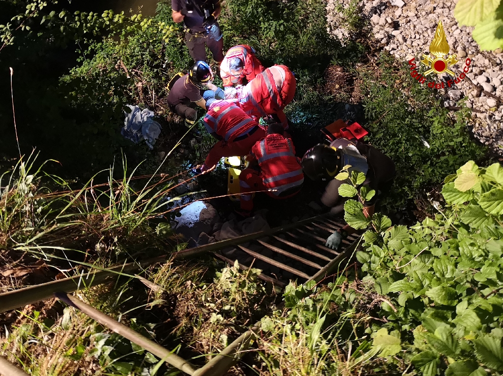 Bambina cade con la bici in un torrente a Grezzana, salvata dopo un volo di 4 metri FOTO
