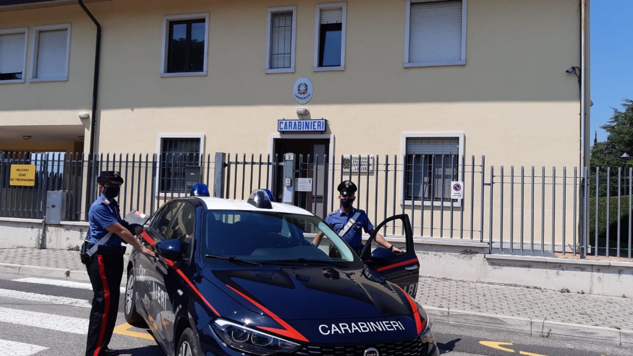 Tagliava il telo degli autotrasportatori in sosta per rubare la merce, arrestato 37enne