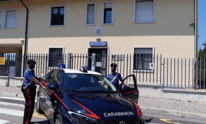 Tagliava il telo degli autotrasportatori in sosta per rubare la merce, arrestato 37enne