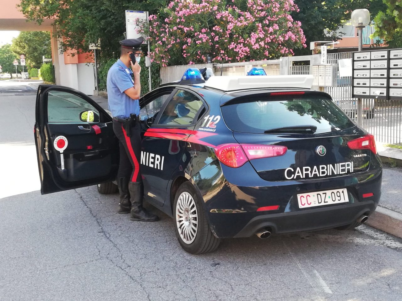 Evade dai domiciliari senza permesso per andare a fare la spesa in bicicletta, arrestato 37enne