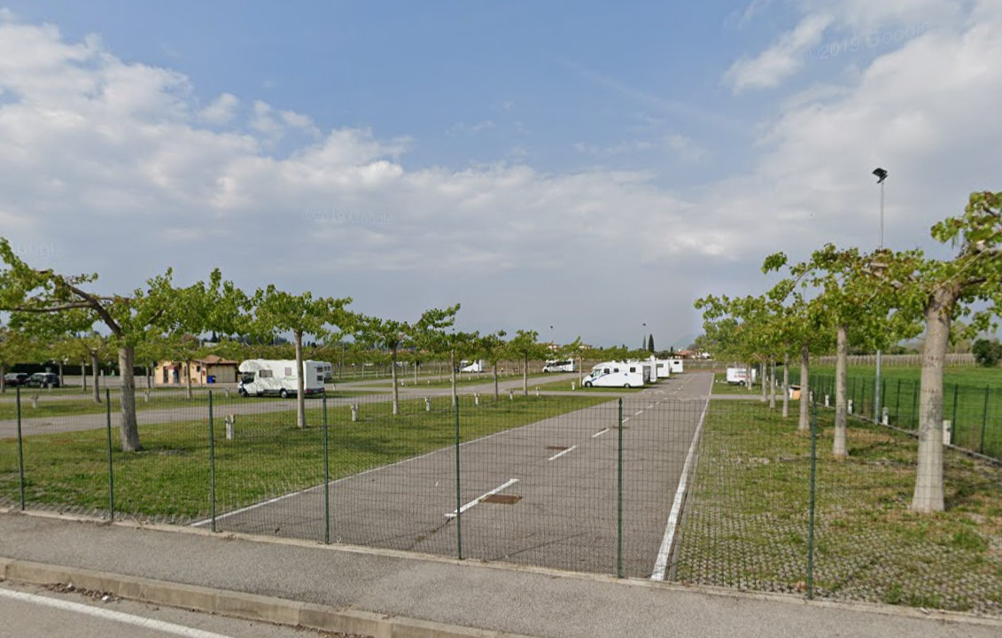 Casalinga di Bussolengo trovata morta nel parcheggio: sotto interrogatorio il marito