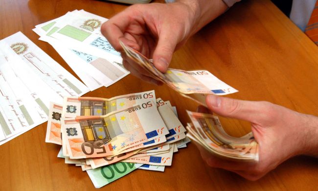 Cambiali firmate inconsapevolmente per corsi di recitazione: coinvolti minori e genitori