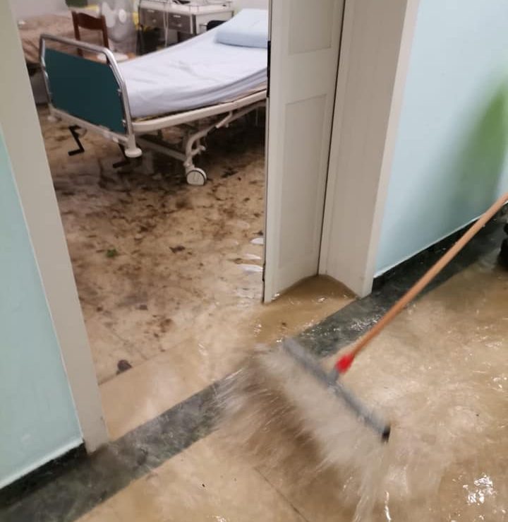 Piastrelle Verona E Provincia.Maltempo Verona E Provincia Parona Sott Acqua Ospedale Orlandi Allagato A Bussolengo Video Prima Verona