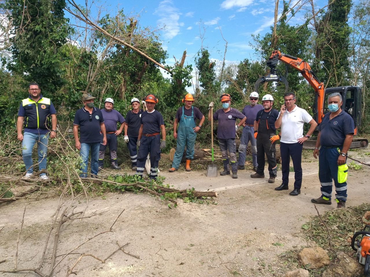 Ana Verona, i volontari della Protezione civile al lavoro per liberare via Caroto – VIDEO