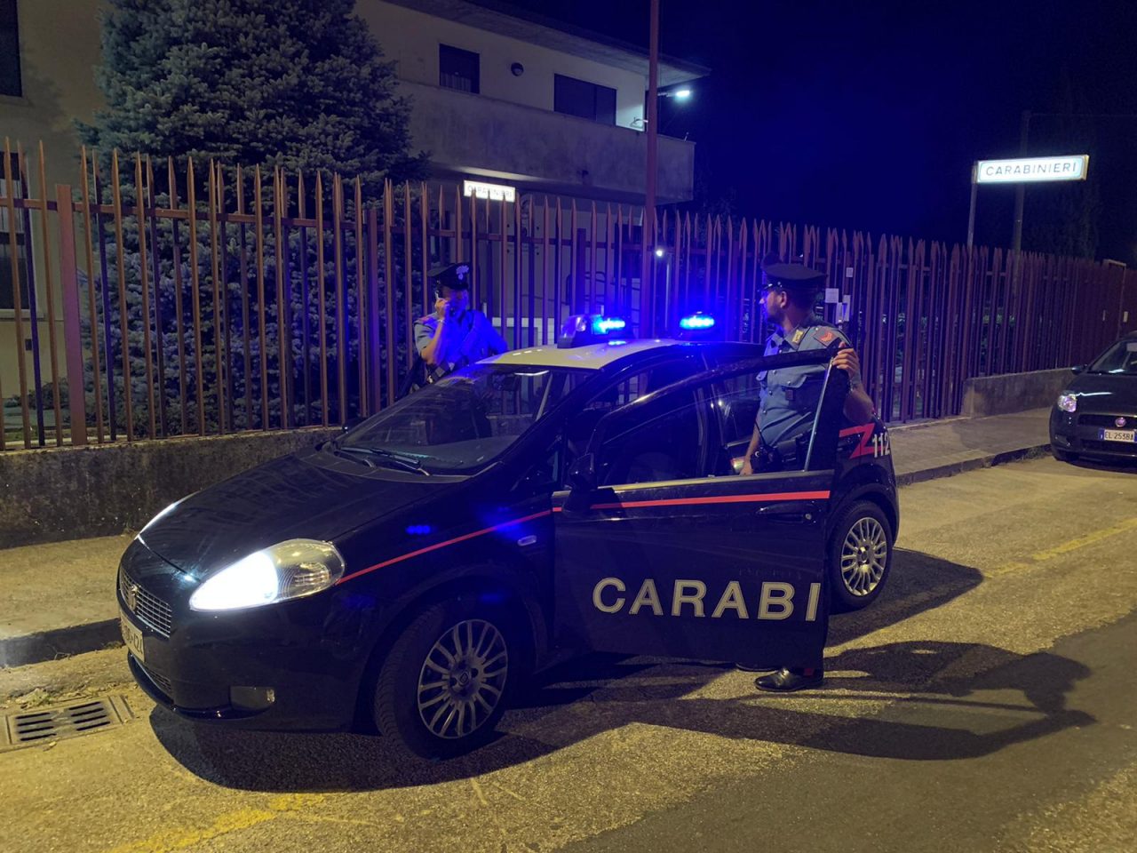 Infrange la porta del bar Balladoro e tenta di rubare degli alcolici, arrestato un 37enne
