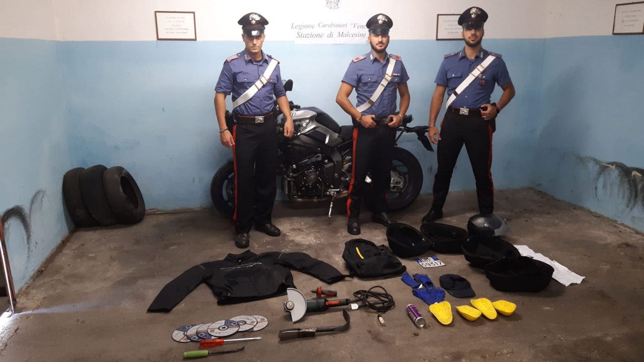 Svariati tentati furti tra Garda-Monte Baldo a bordo della moto, arrestato 55enne